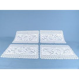 SET ŠTIRIH ČIPKASTIH PRTIČKOV, 33X 45 CM - ELEGANCA ZA VSAKO MIZO