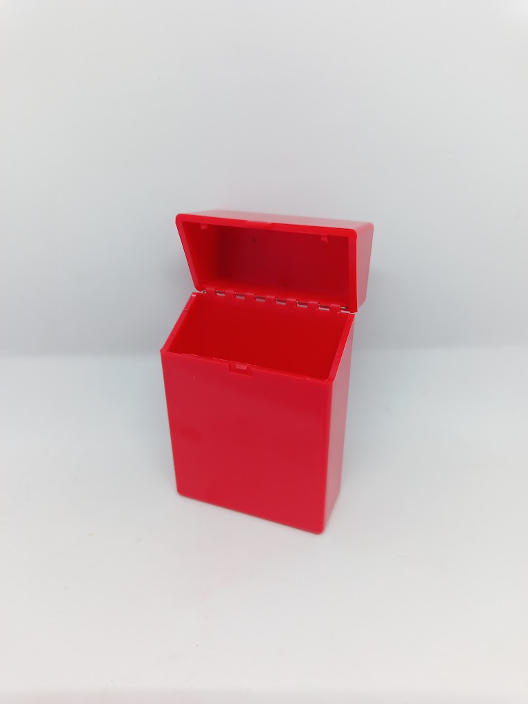 CIGARETNICA RDEČE BARVE, 9,5X6 CM (OB)